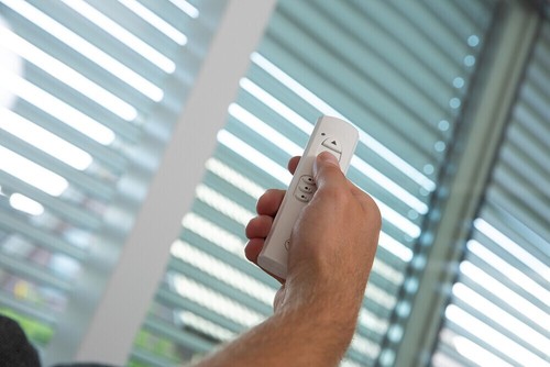 Rademacher 9491 DuoFern Handsender Standard 6-Kanal, 3 V, ultraweiß (32480366) - Bild 2 von 3