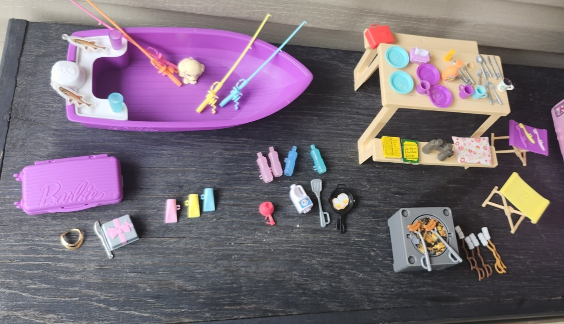 Barbie Coffret CampingCar de Rêve avec Tente sur Le Toit balançoire
