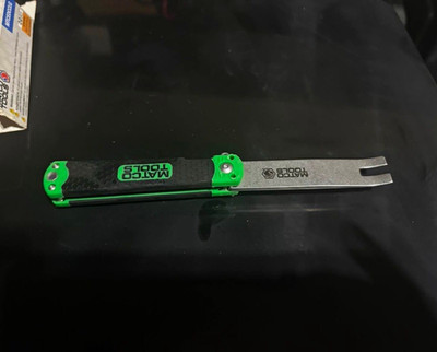 Matco Tools Pocket Clip Lifter Pry Bar Green/Black/Silver MTC92221G