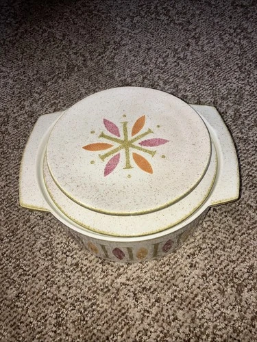 Vintage Red Wing Stoneware PEPE pattern casserole dish