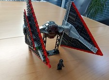 LEGO Star Wars: Sith TIE Fighter (75272) nur mit Pilot-Minifigur, Vitrinenmodell