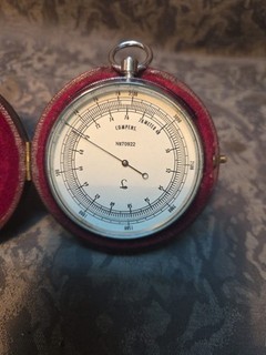 Analoger Höhenmesser "Compens" von Lufft 70922 incl. Etui sehr guter Zustand