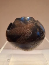 AMAZING Santa Clara Hummingbird etched pottery by Robert Naranjo