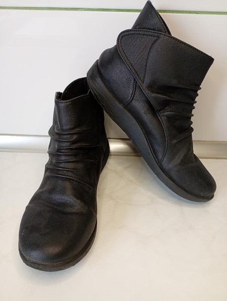 Women Clarks Boots Black Synthetic 37