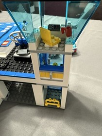 LEGO City Police Station (60047) Complete W/minifigs And Extras Missing 1 Manual