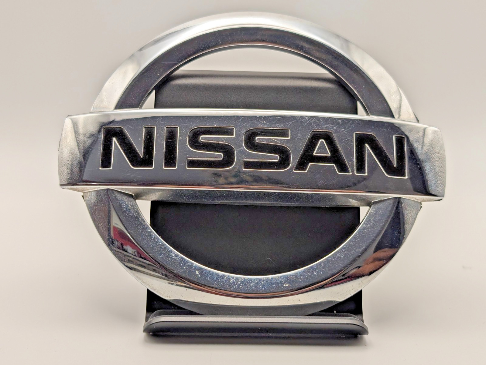Nissan NV200 Quest Logo Nome Post 90890JX00A Emblema Fregio Stemma Scritta Badge