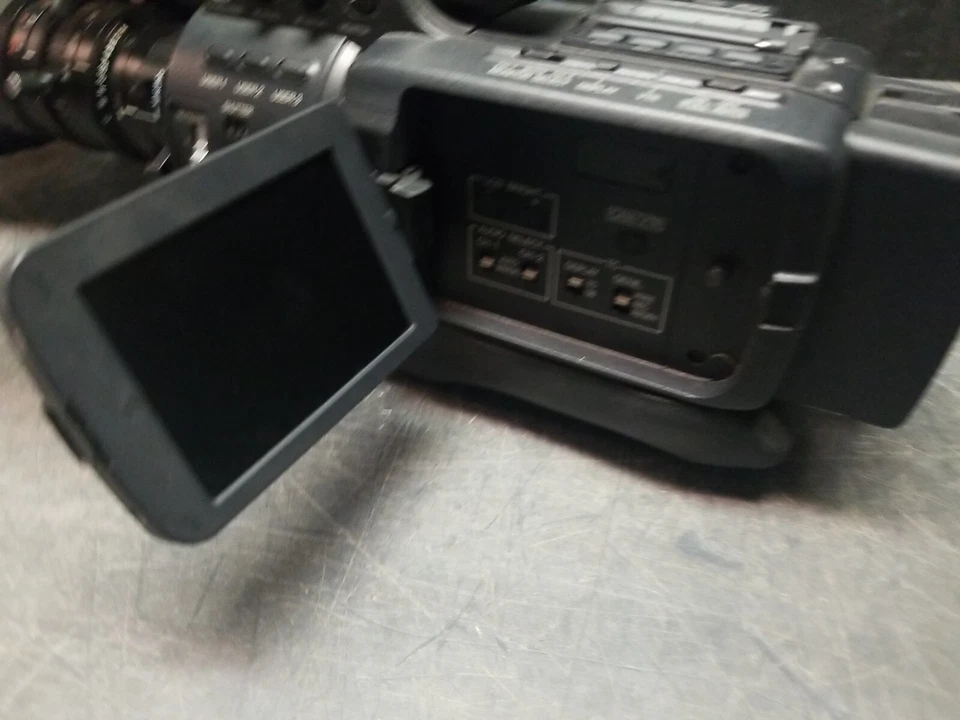 JVC GY-HM100U HD Pro Camcorder with Fujinon Th16x5.5BRMU Lens - Image 4 of 4