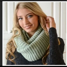  MINT RIBBED KNIT INFINITY SCARF