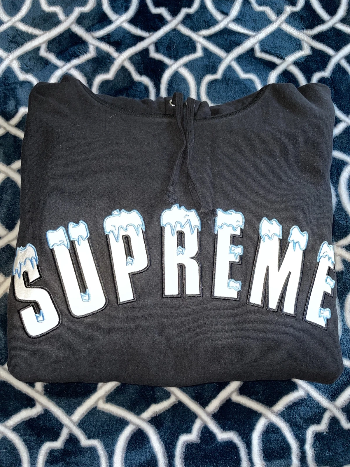 Felpa con cappuccio Supreme Logo NERA uomo grande delicatamente indossata LOGO FROZE