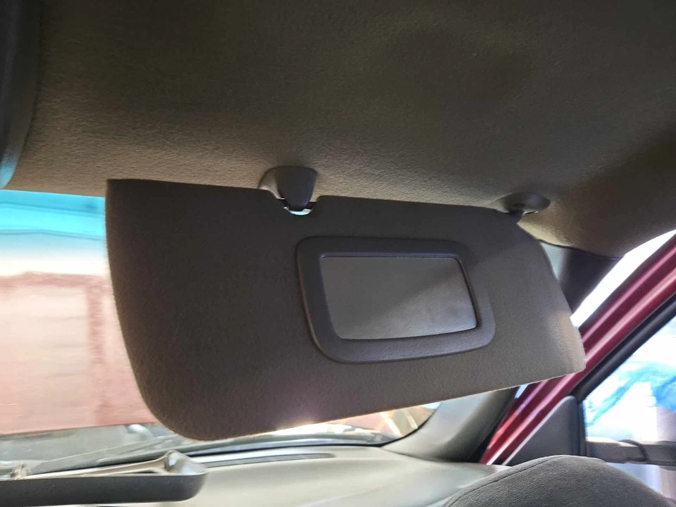 Used Right Sun Visor fits: 2002 Chevrolet Silverado 1500 pickup Right Grade A Foto 2 de 4