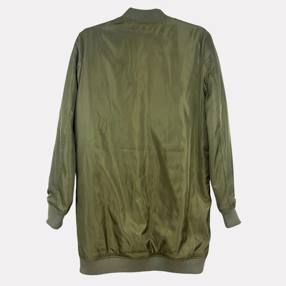 Chaqueta Bomber Kendall & Kylie Larga Verde Oliva Mujer Pequeña Manga Larga Foto 3 de 4