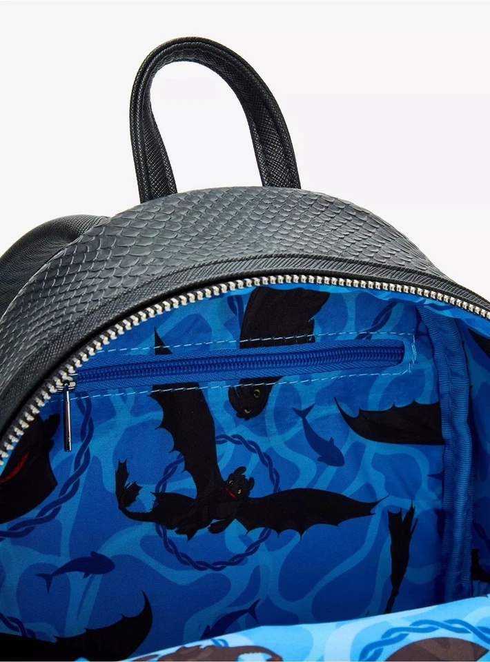 Loungefly DreamWorks How to Train Your Dragon Toothless & Fish Figural Mini BP - Imagem 4 de 4