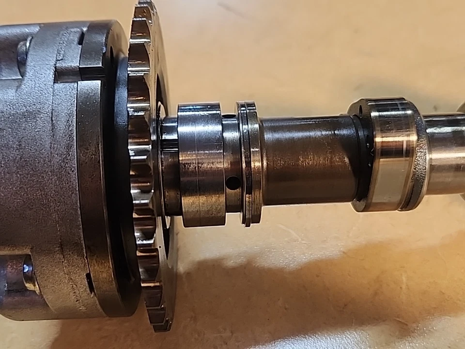 2008-2012 AUDI S5 4,2 л - левый впускной кулачок / распредвал (впуск) 079109101DN - Изображение 4 из 4