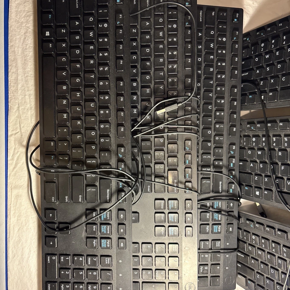 Six Dell Computer Keyboards Wire Wired - Image 4 of 4