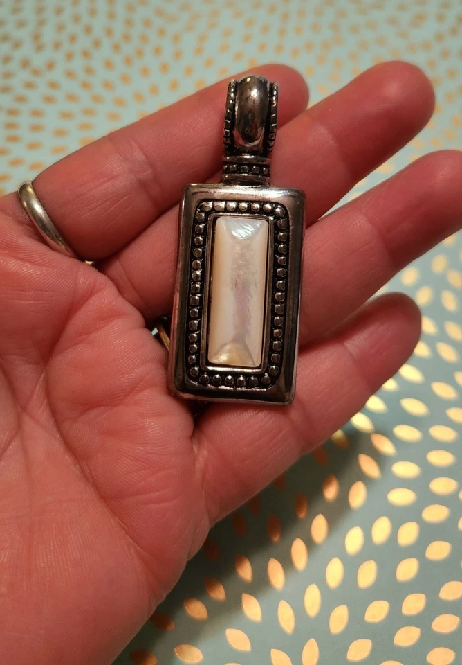 Juego de pendientes y colgantes de nácar de colección Premier Designs  Foto 3 de 4