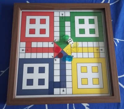 Ludo-Spiel für einen entspannenden Moment.
