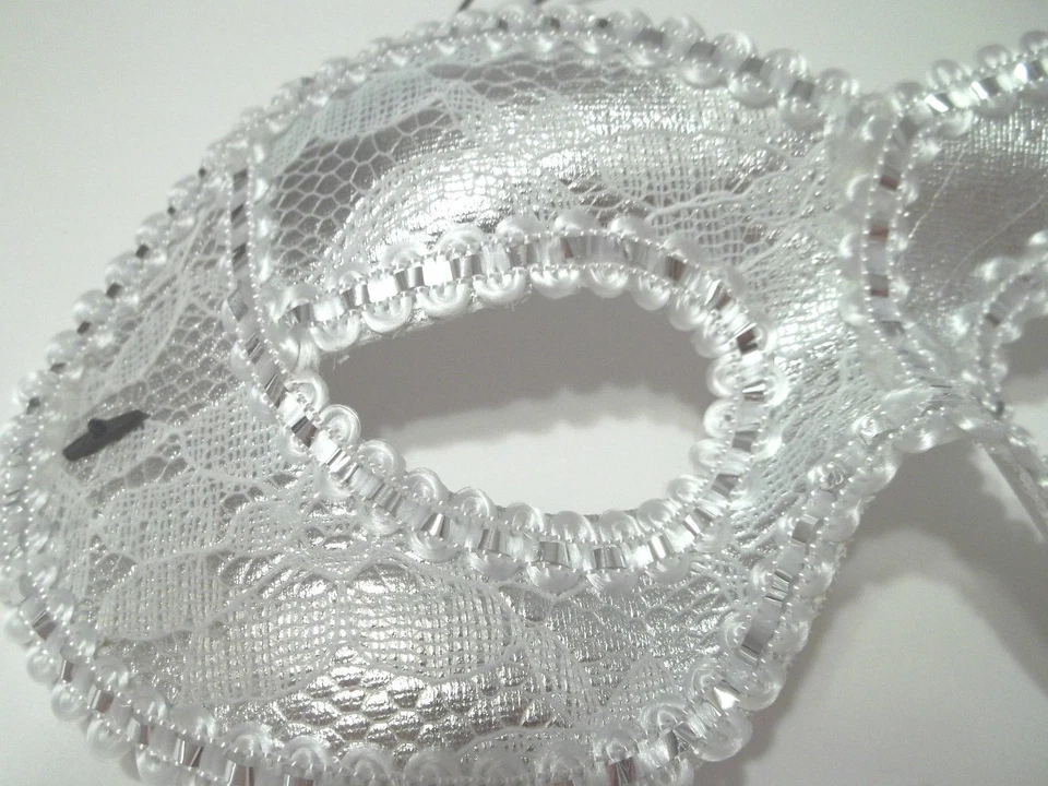 Máscara de ojo de gato de encaje blanco plateado mascarada fiesta Mardi Gras Halloween Foto 3 de 4