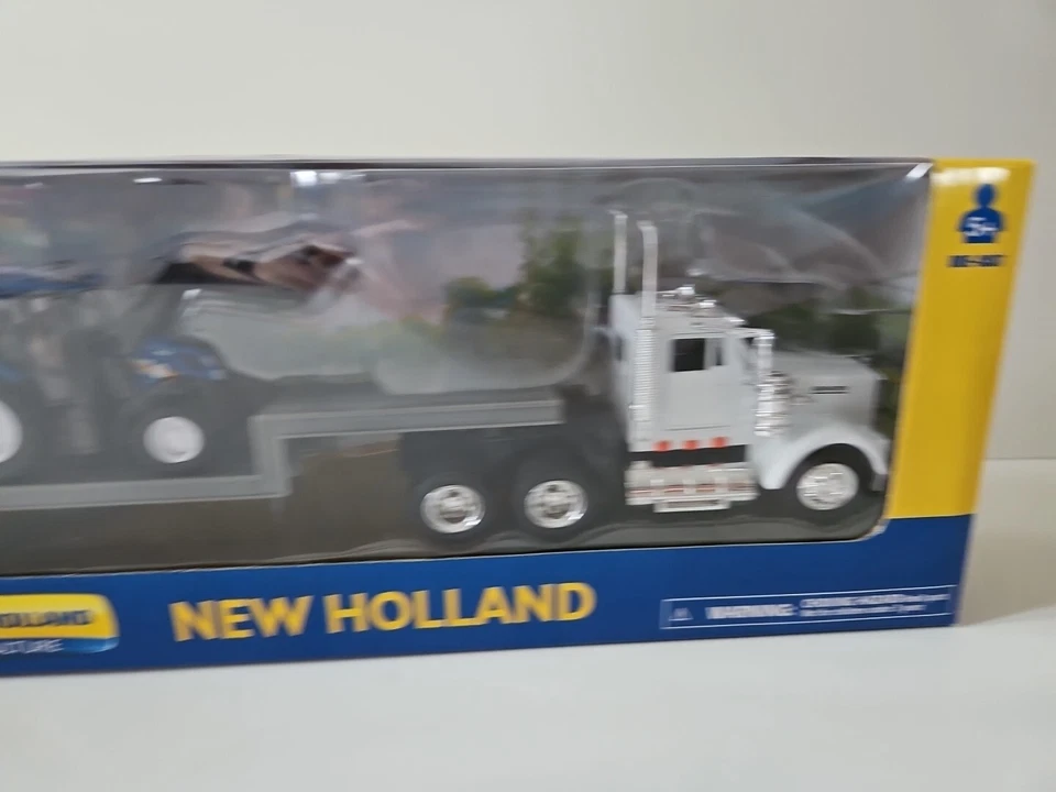 NewRay New Holland Agriculture White Kenworth W900 With Tractor and Trailer - Image 2 of 4