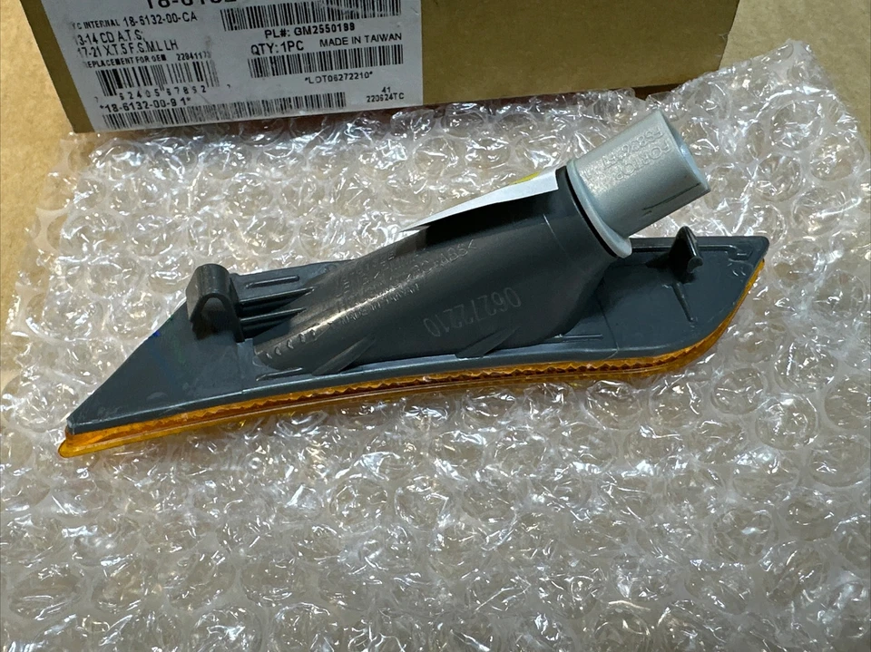 Luz marcadora lateral de repuesto delantera izquierda Cadillac ATS TYC 18-6132-00-9 Foto 4 de 4