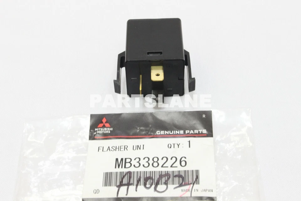 Unidad intermitente de advertencia de peligro y giro OEM Mitsubishi Mighty Max Expo Van MB338226 Foto 2 de 2