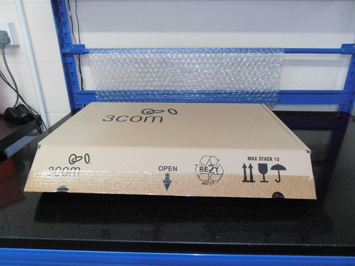 3Com 3300MM 24 port Switch, 3 matrix 3C16988A Boxed. - Picture 2 of 5