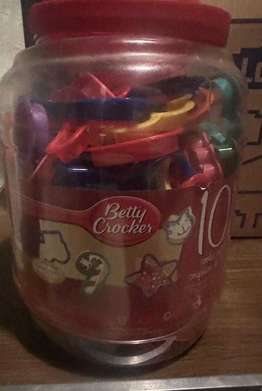 Betty Crocker Cookie Cutters 101 Count ~Letters & Numbers ~ Holiday’s ~ Cute