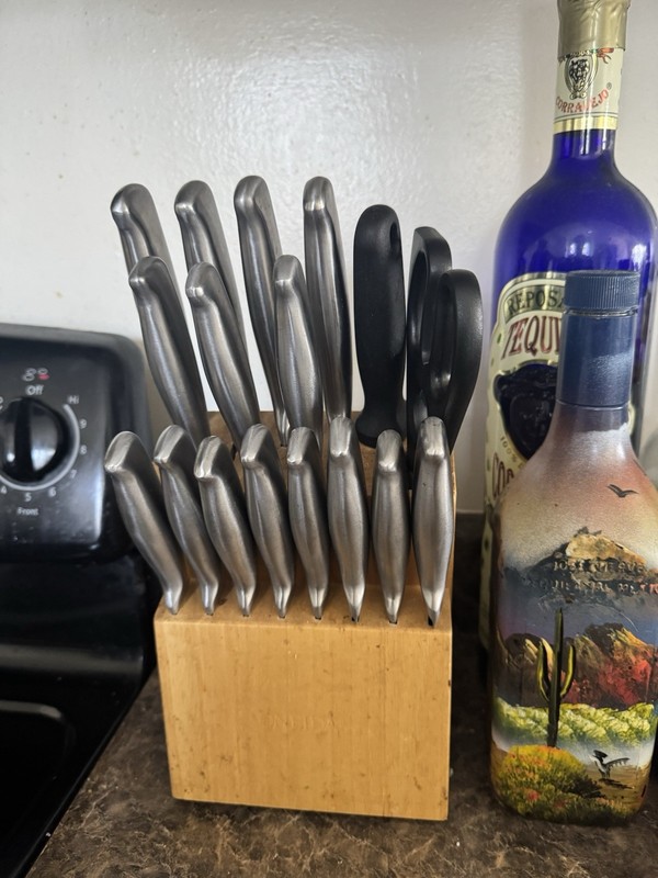 Oneida Santoku 14-Slot Beech Wood Knife Block Set w/ Knives & Shears