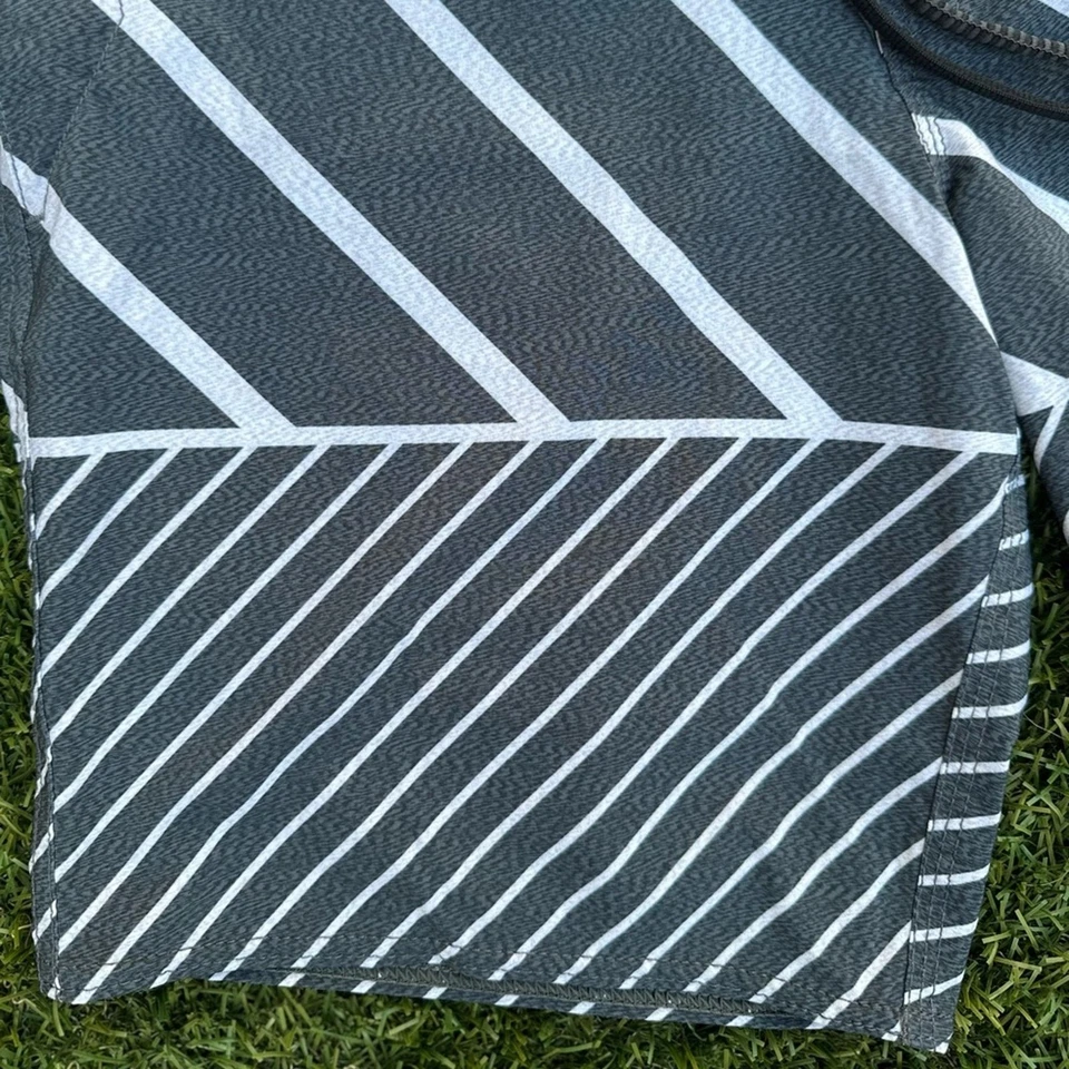 Volcom Quarta Mod Tech Boardshorts Surf Beach Swim Trunks Striped Logo Patch 29 - Image 3 of 4