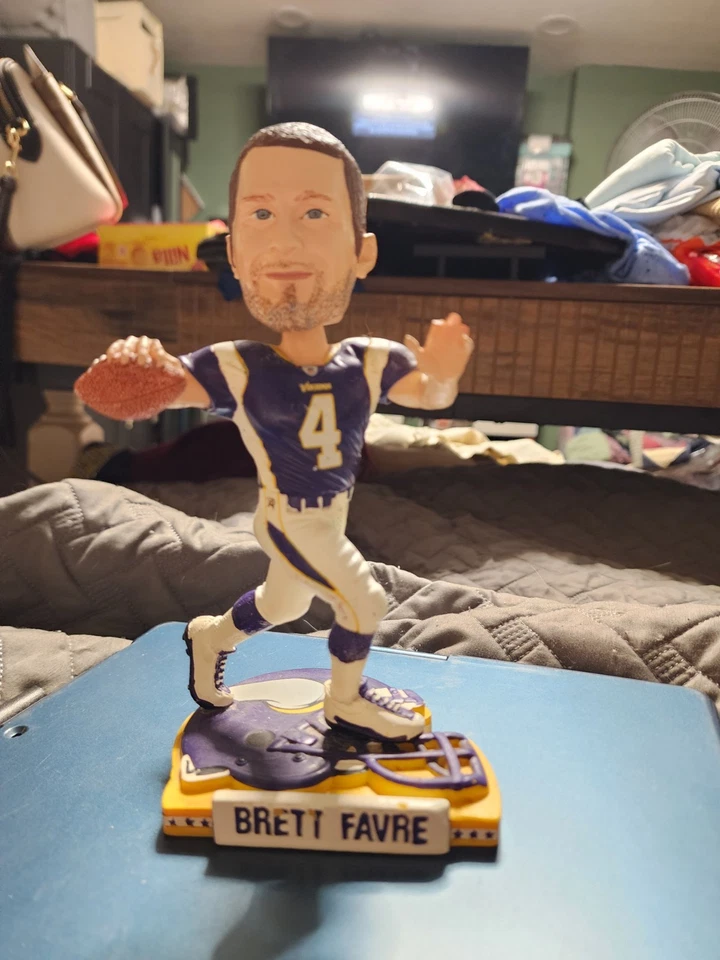 BRETT FAVRE #4 JETS + Brett Favre #4 Vikings + Walter Payton Bears The Sweetness - Image 3 of 4