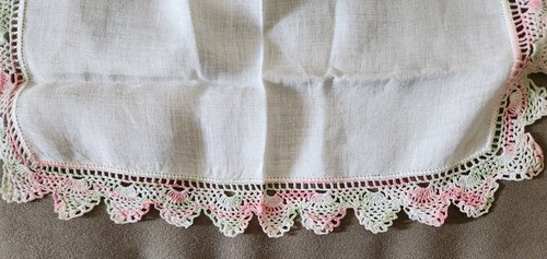 Vintage Pink, Green & White Crocheted/Natted Scalloped Edge Handkerchief - Picture 6 of 7