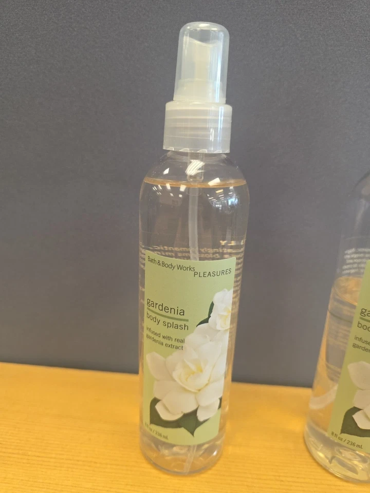 Vaporizador de fragancia corporal Bath & Body Works Pleasures Gardenia 8 oz original + extra Foto 2 de 4