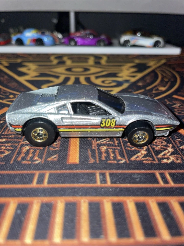 Hot Wheels Ferrari Racebait 308 1982 turbo plateado 1:64 diecast coche de 2 3/4" con rojo Foto 2 de 4