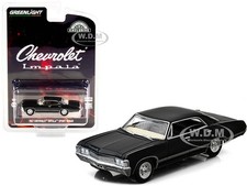 1967 CHEVROLET IMPALA SPORT SEDAN TUXEDO BLACK 1/64 DIECAST BY GREENLIGHT 30333