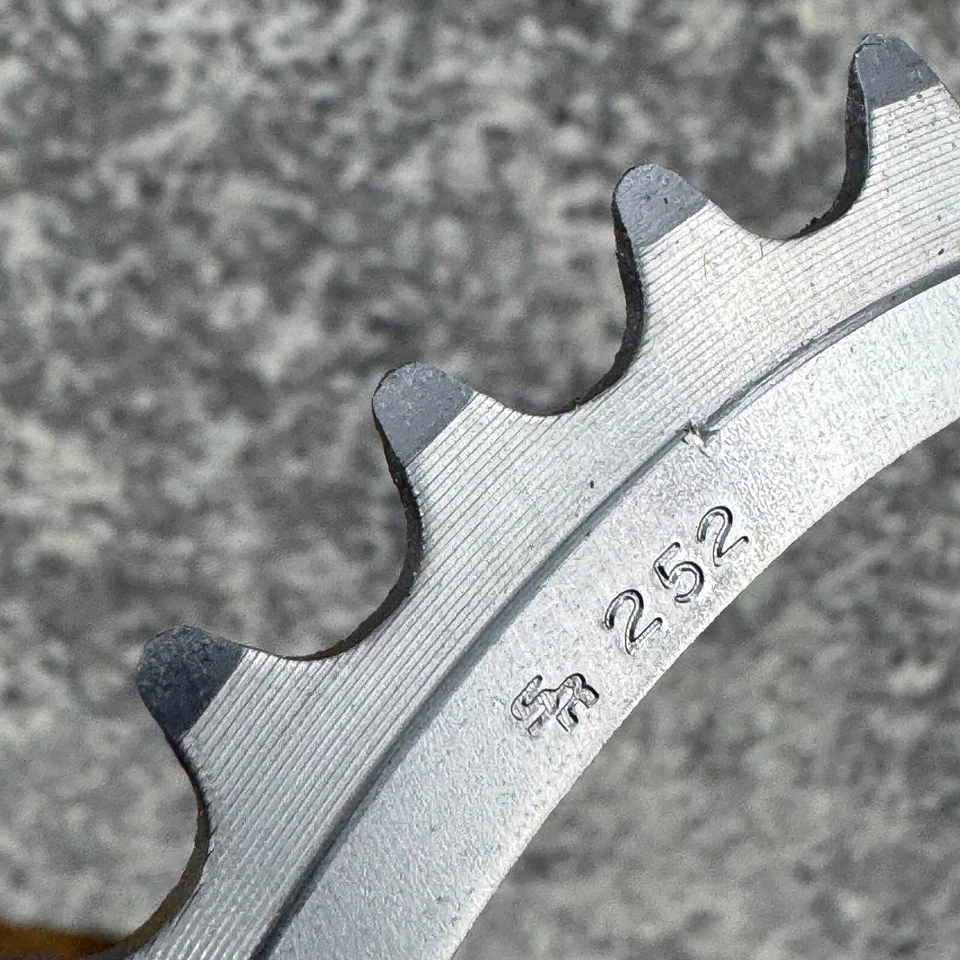 Vintage SR Ovaltech 42 Tooth Chainring Alloy 42t 130 BCD SR 252 Oval Road Gray - Image 2 of 4