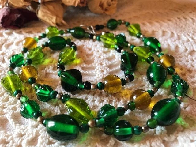 Ancien Collier long Murano millefiori en très bon état
