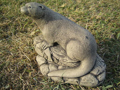 Otter mit Fisch Stein Garten Ornament