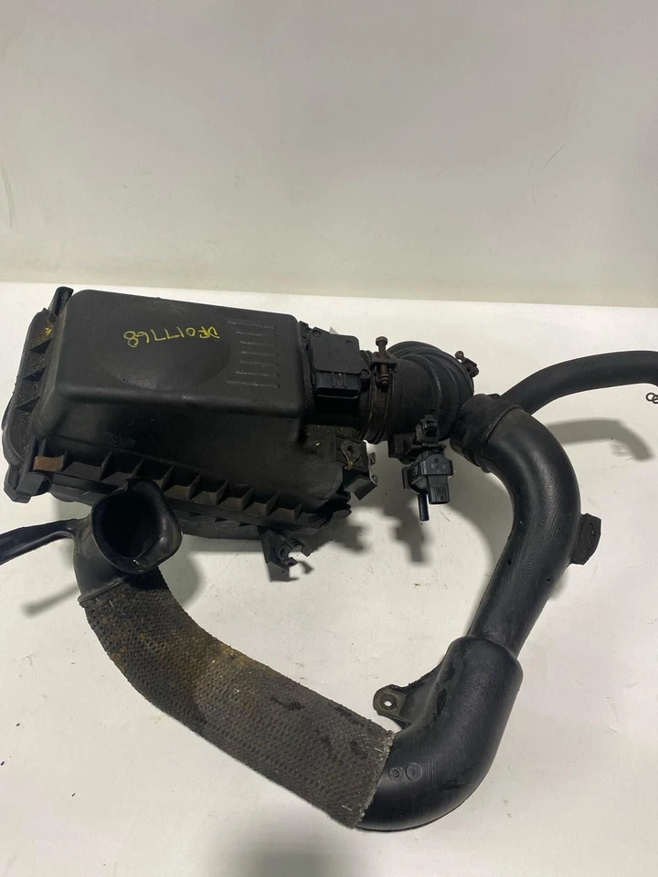 Conjunto de filtro de aire usado se adapta a: Toyota Matrix 2005 de 1/02 grado C Foto 3 de 4