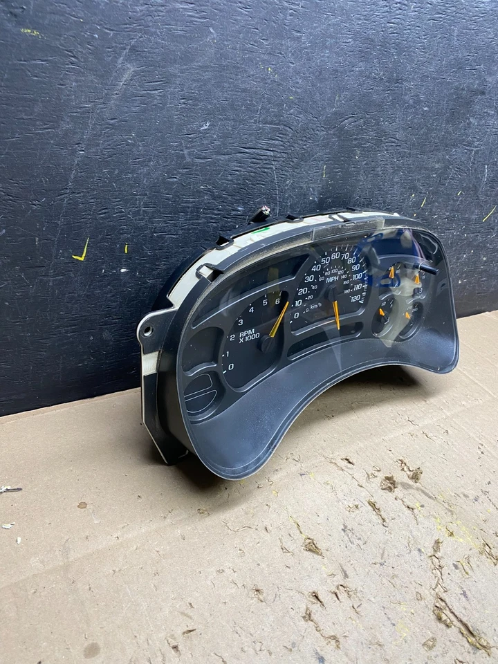 2003 to 2006 Chevrolet Silverado Sierra Cluster Gauge Speedometer U5449 DG - Image 2 of 4