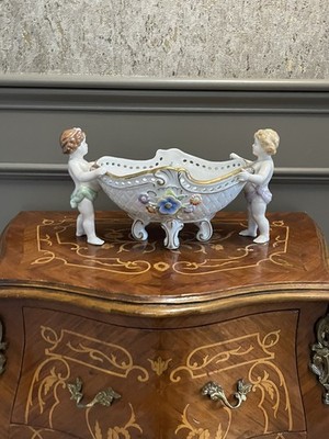 PMP Schierholz Dresden Deutscher Porzellan Fußkomport mit Cherubs Figuren 