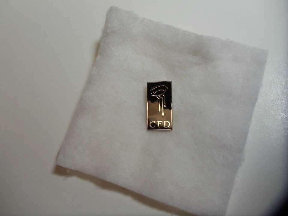 RARO PIN LÁGRIMAS CLUB DE FANS IGLESIA DEL AMANECER GRITO POR EL AMANECER Foto 2 de 2