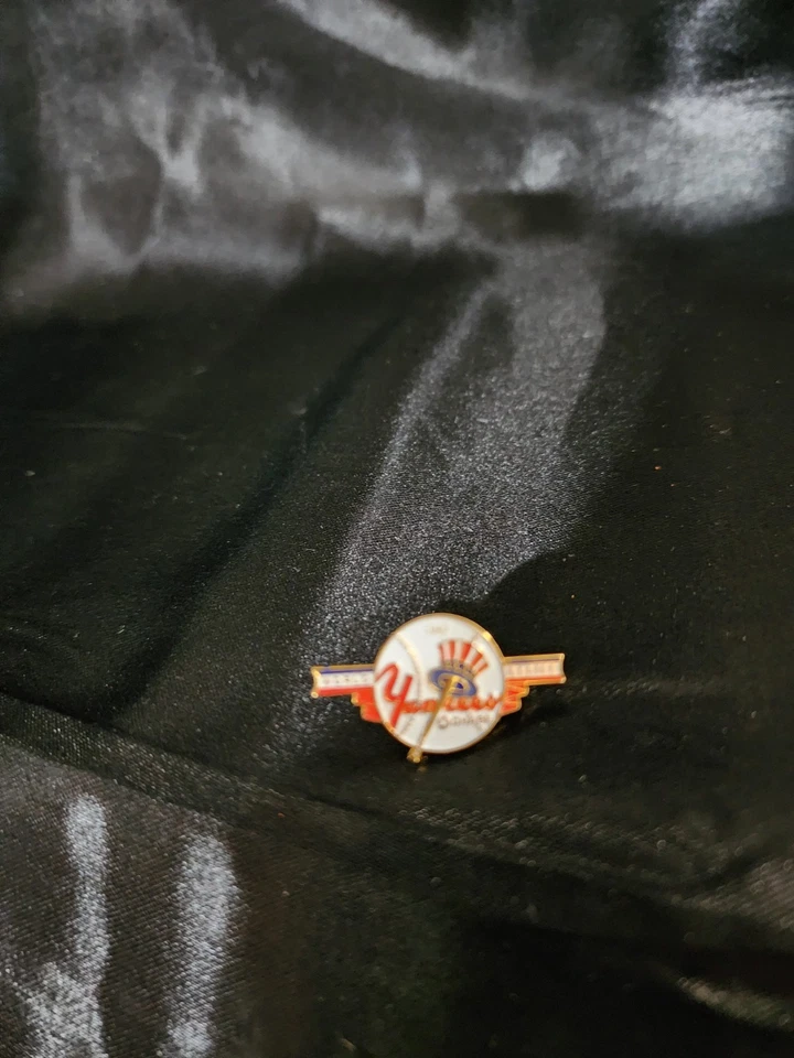 New York Yankees 2003 World Series Championship Pin Chase Bank 1947 Baseball - Image 3 of 3