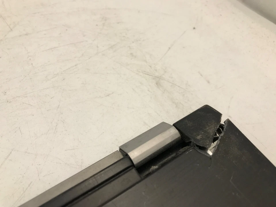 Dell Latitude E6400 Intel Core 2 Duo 2.53 GHz 14" 4Gb RAM-BROKEN HINGES/PARTS-MZ - Image 4 of 4