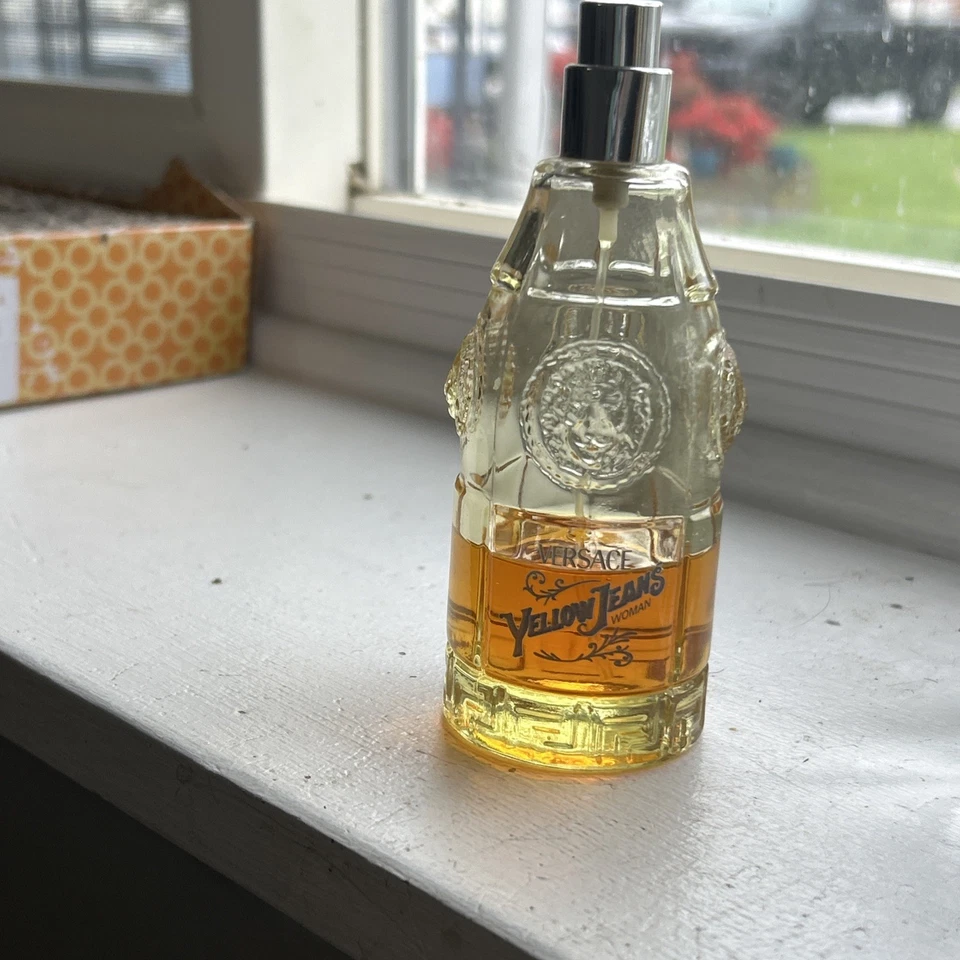 Jeans Vintage Versace Amarillo (2.5fl oz) Perfume Mujer 1/3 Completo Foto 3 de 4