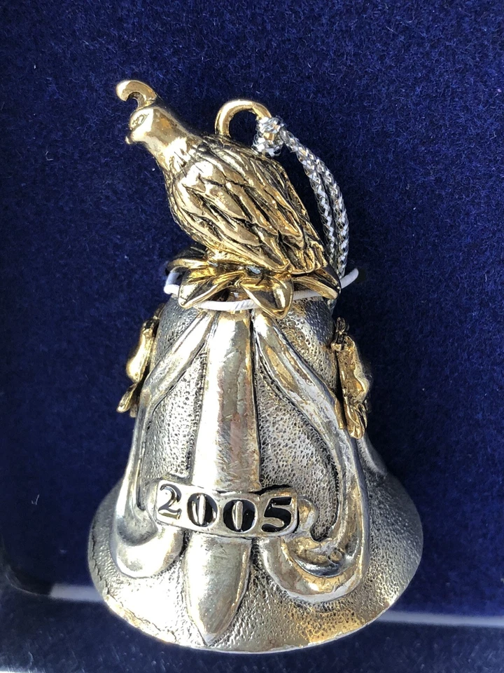 Partridge in a Pear Tree 2005 Cast Metal Bell Pear Bureau Northwest USA Ornament - Imagem 2 de 4