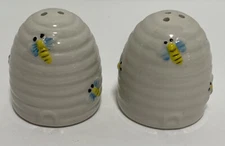 HOME ESSENTIALS AND BEYOND HONEYBEE BEEHIVE SALT & PEPPER SHAKERS #86503