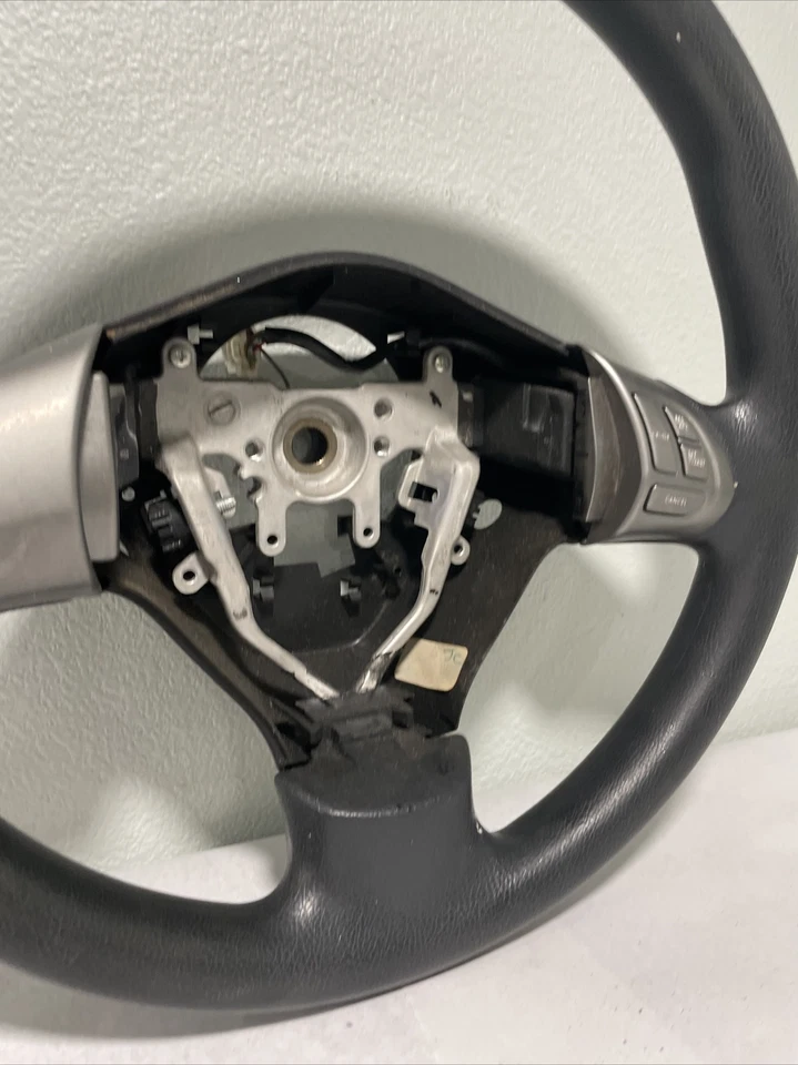 Volante Subaru Legacy Outback 2008-2009 con control de crucero negro OEM Foto 4 de 4