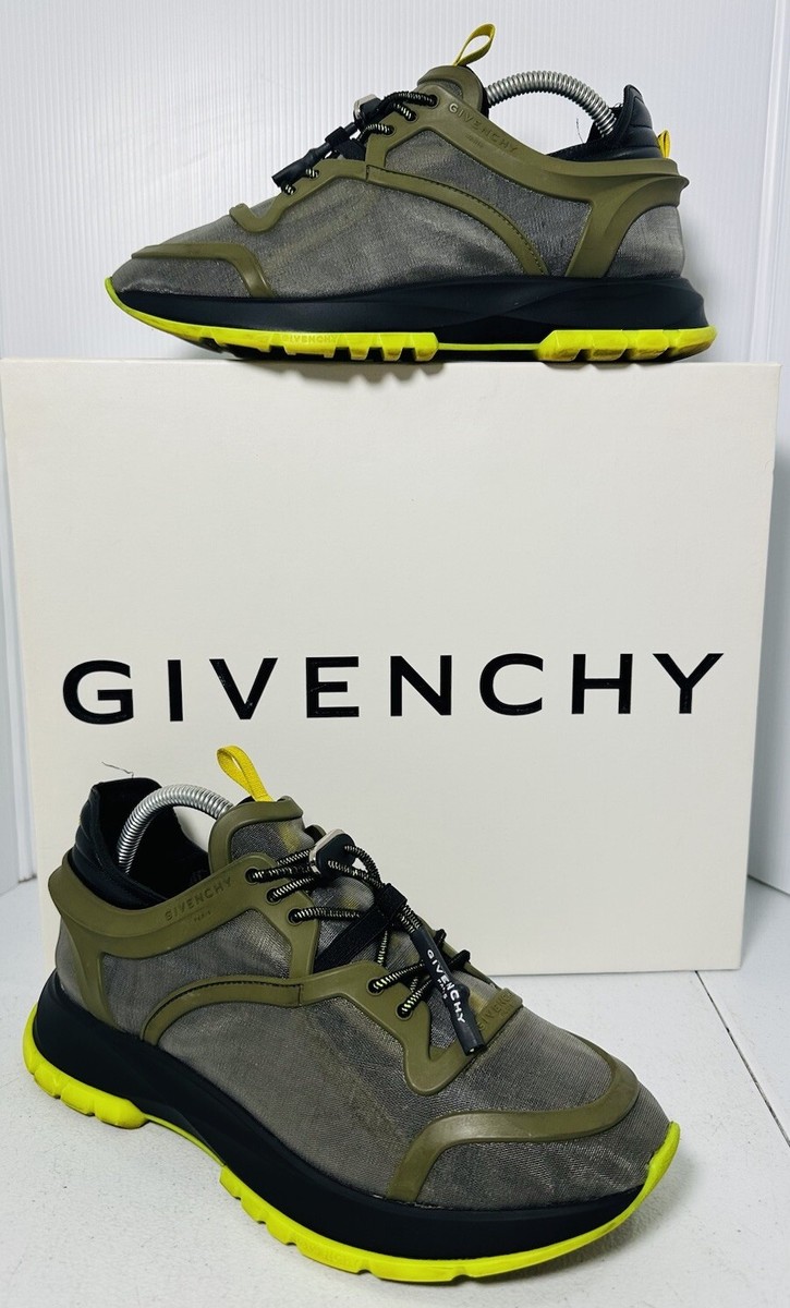 【関税＆送料込み】Givenchy Spectre Runners Givenchy Spectre Runner Sneakers in Synthetic Fiber | Saks