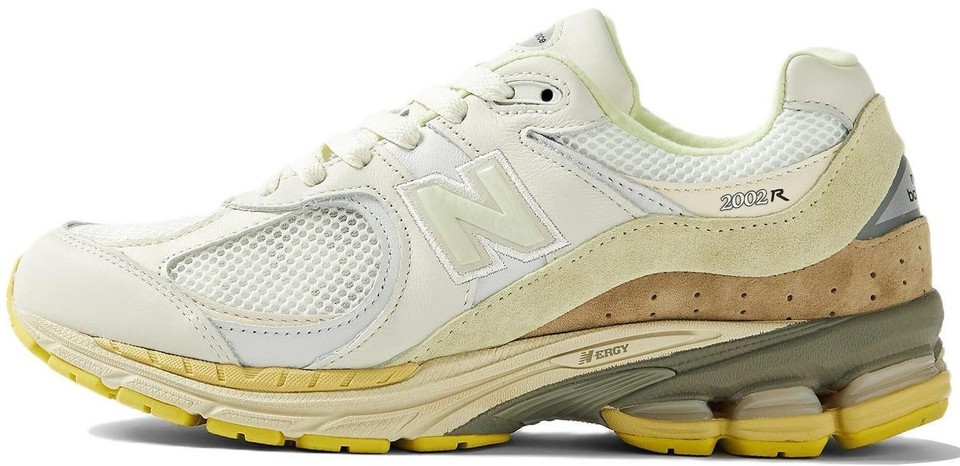 New Balance AURALEE x 2002R White for Sale | Authenticity