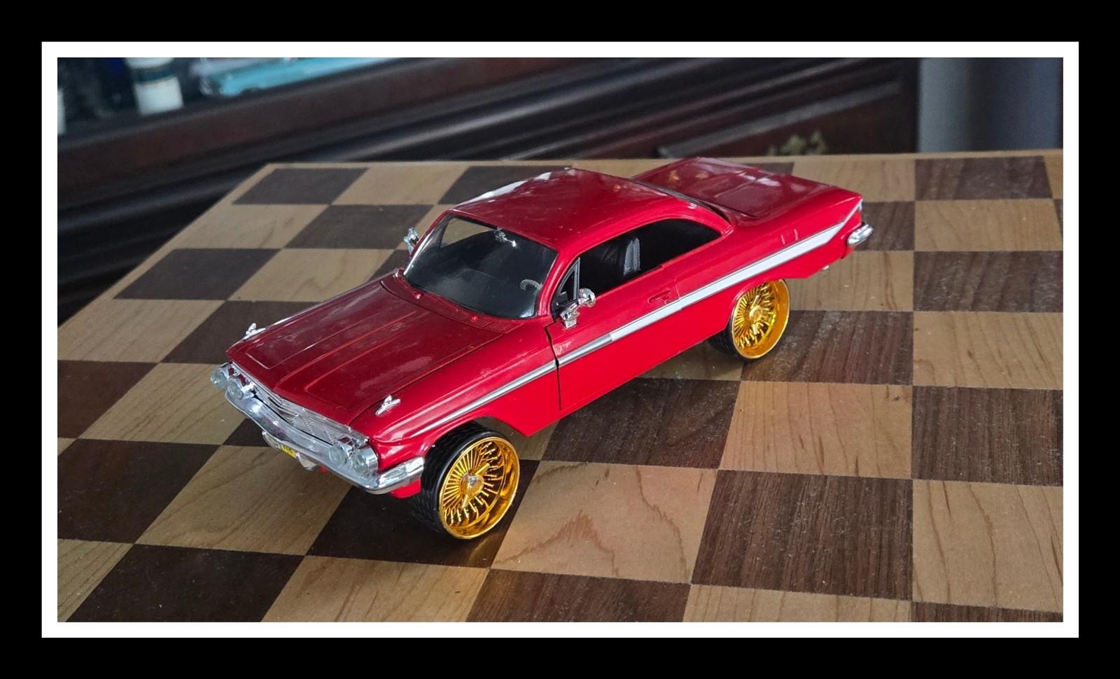 1961 Chevrolet Impala Lowrider Custom Model 1:24 Scale Dieca