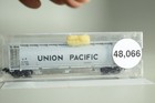 48066 N Scale 3 BAY COVERED HOPPER car UP UNION PACIFIC
